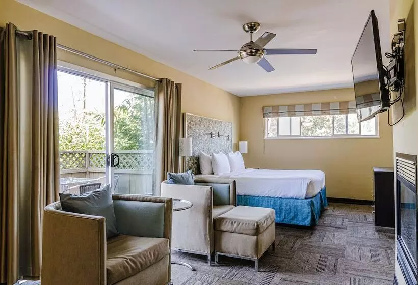 فندق Inn At East Beach