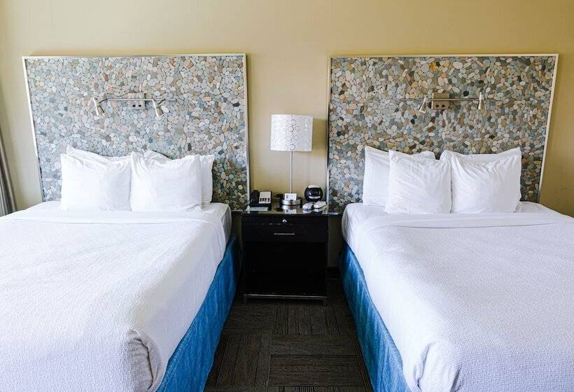 Отель Inn At East Beach