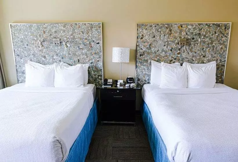 فندق Inn At East Beach