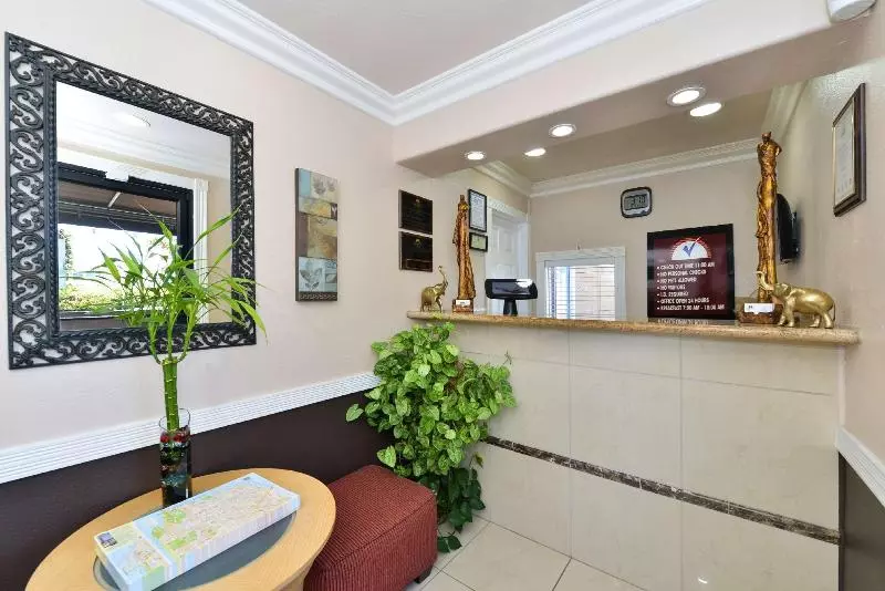 호텔 Inn By The Sfo