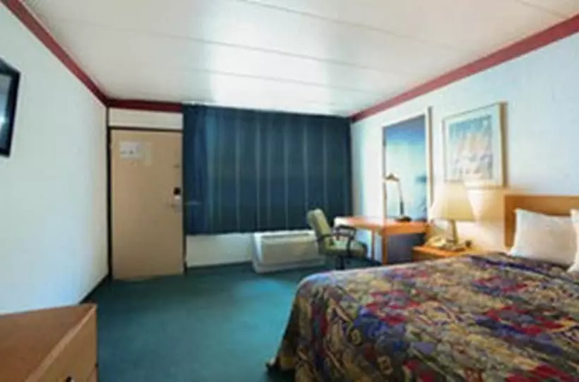 Отель Loyalty Inn Maryville