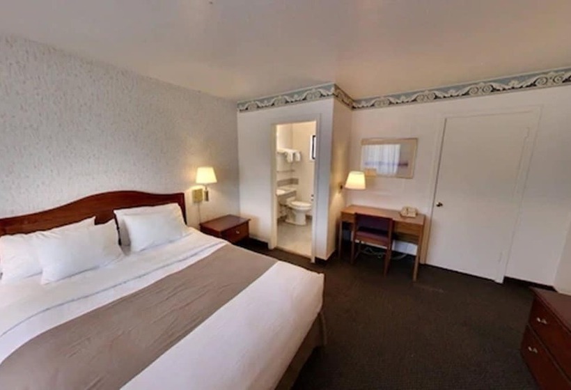 فندق Monterey Fairgrounds Inn