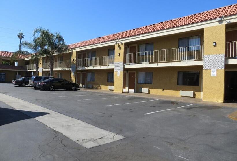 ホテル Riverside Inn & Suites