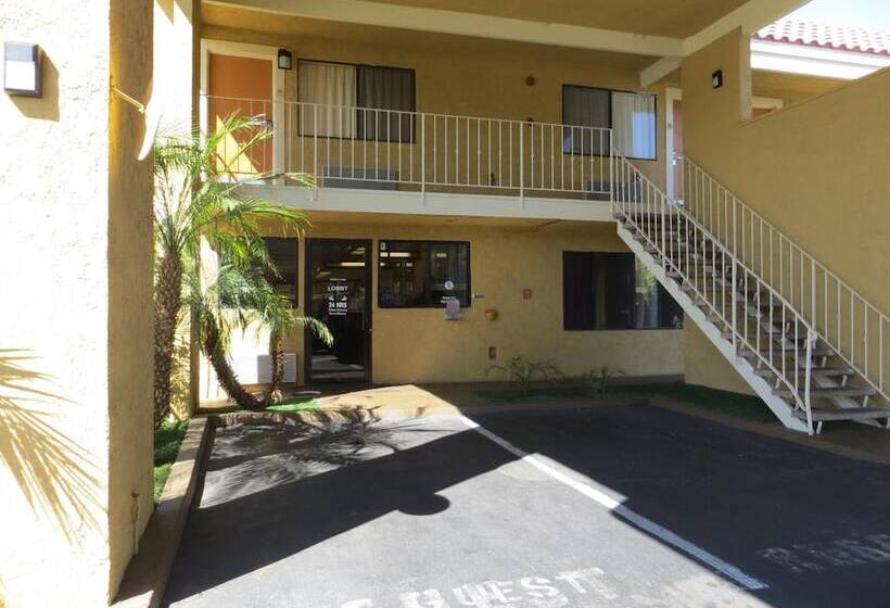 ホテル Riverside Inn & Suites