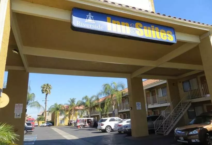Hotel Riverside Inn & Suites