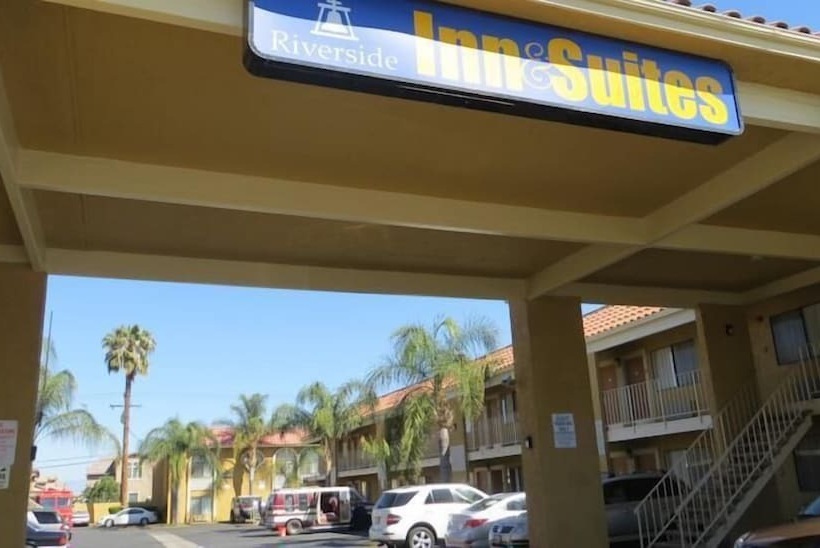 ホテル Riverside Inn & Suites