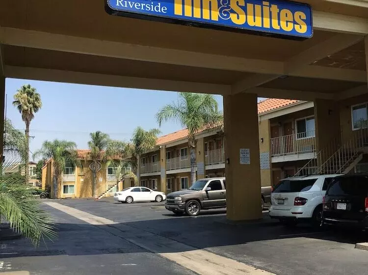 Hotel Riverside Inn & Suites