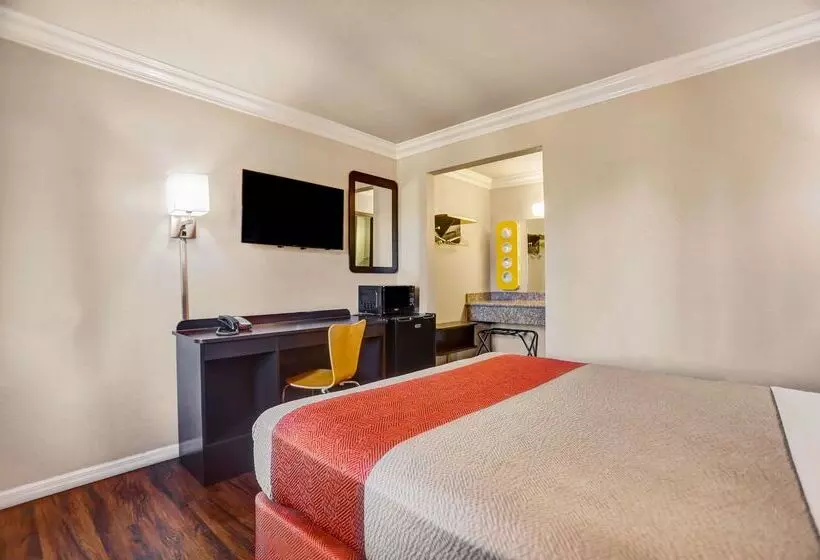 Motel 6fresno, Ca  Belmont Ave