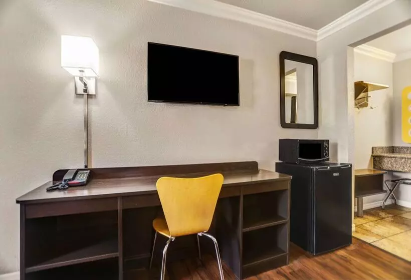 Motel 6fresno, Ca  Belmont Ave