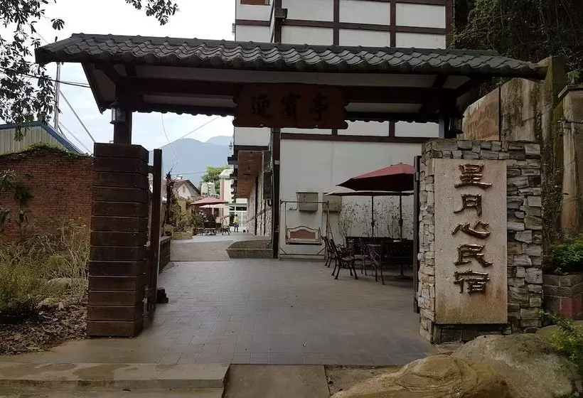 تختخواب و صبحانه Sun Moon Heart Hostel
