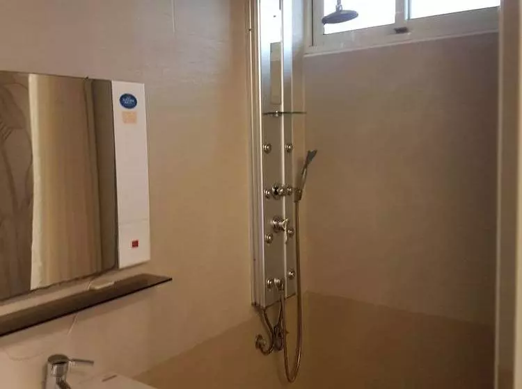تختخواب و صبحانه Sun Moon Heart Hostel