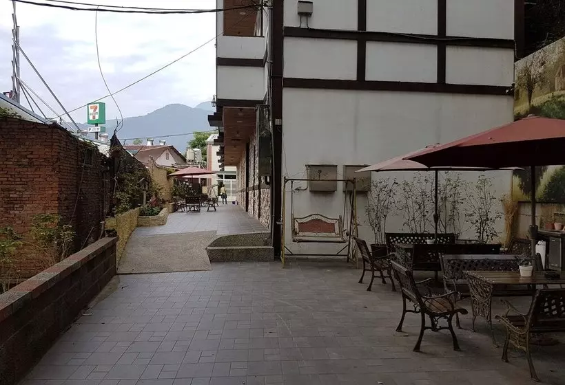تختخواب و صبحانه Sun Moon Heart Hostel