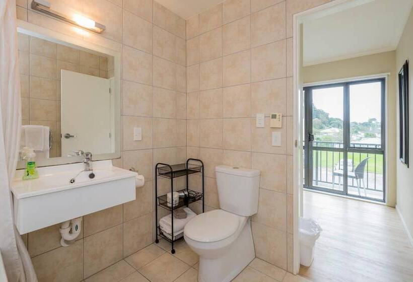 هتل Finns Paekakariki