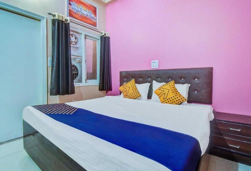 هتل Spot On Mangalam Guest House