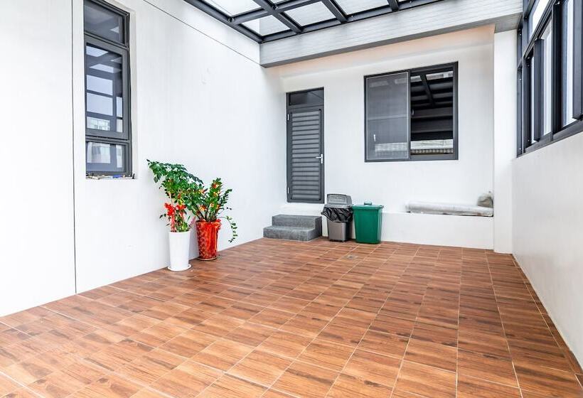 پانسیون Turn Left B&b