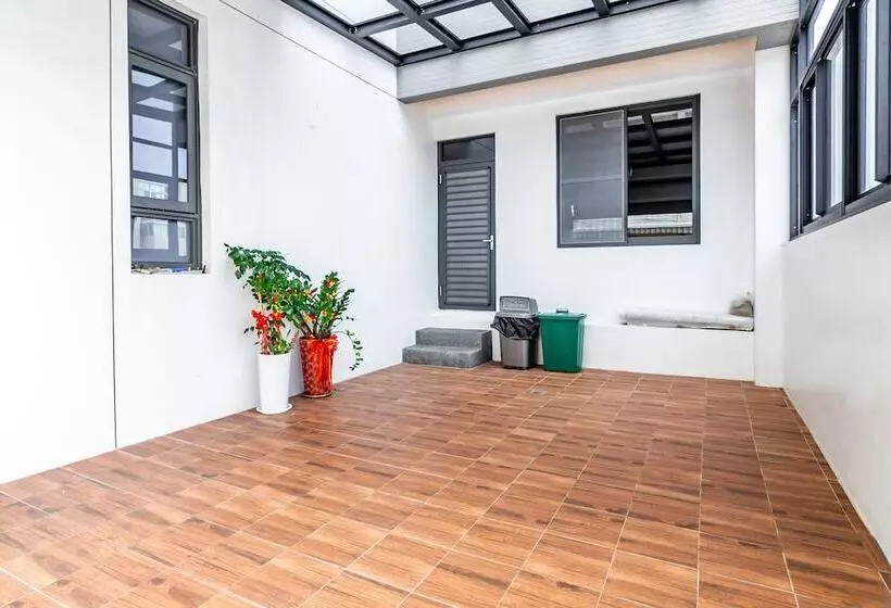 پانسیون Turn Left B&b