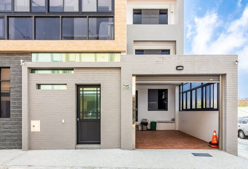 پانسیون Turn Left B&b