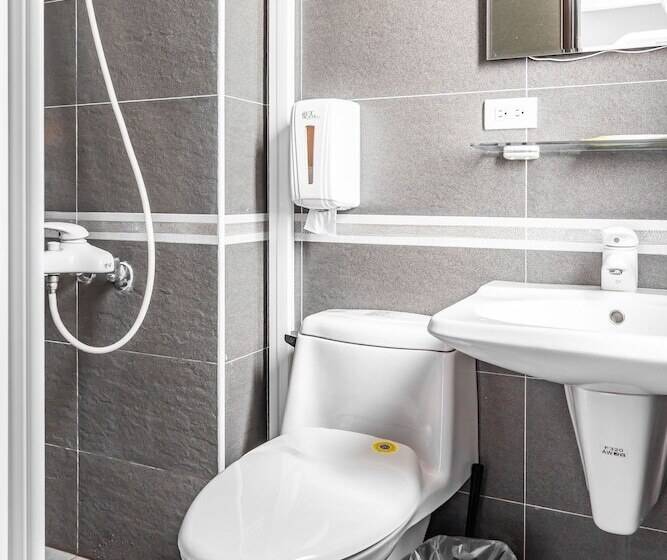 پانسیون Turn Left B&b