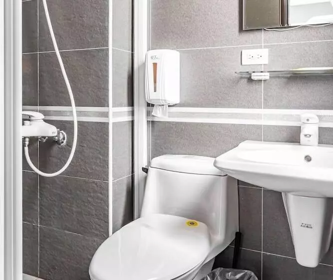 پانسیون Turn Left B&b