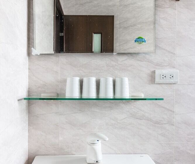 پانسیون Turn Left B&b