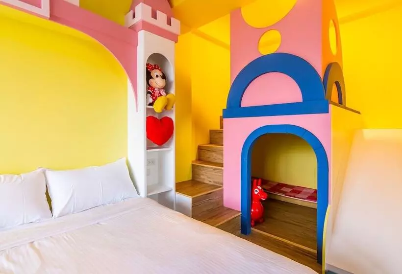 پانسیون Turn Left B&b