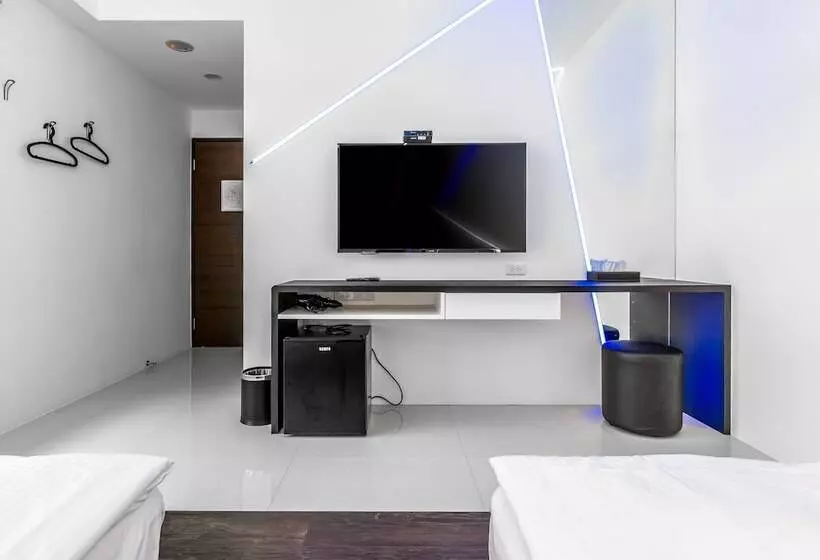 پانسیون Turn Left B&b