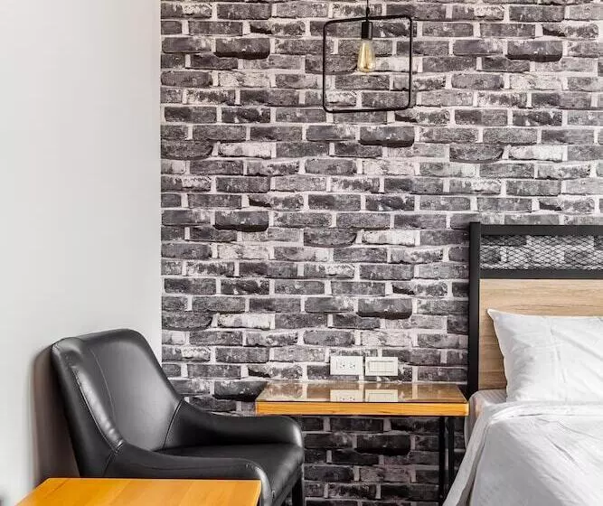 پانسیون Turn Left B&b