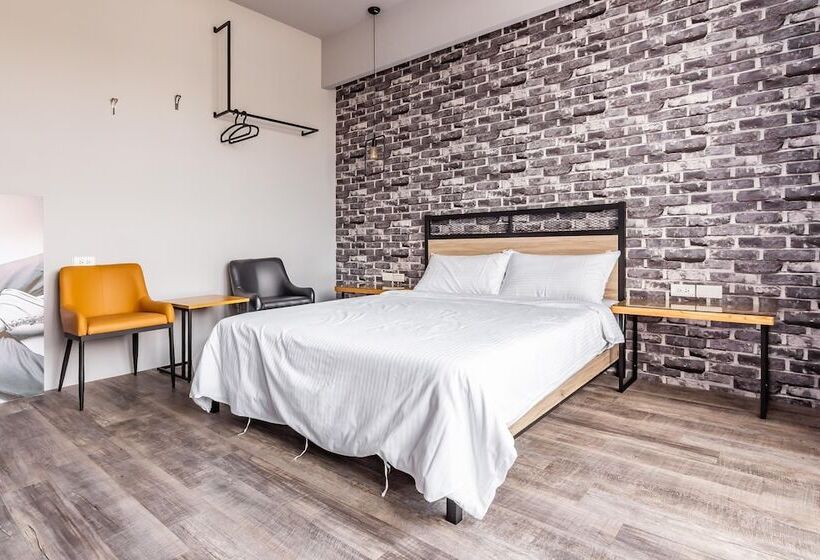 پانسیون Turn Left B&b