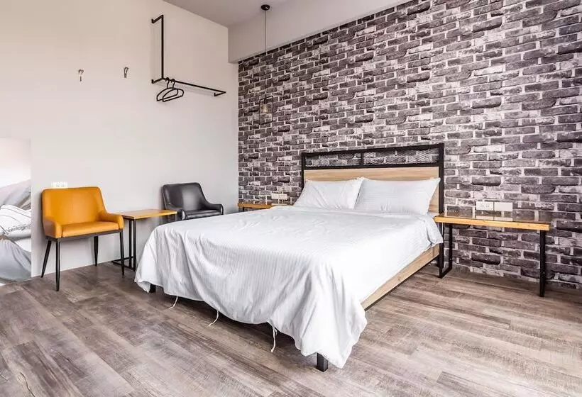 پانسیون Turn Left B&b