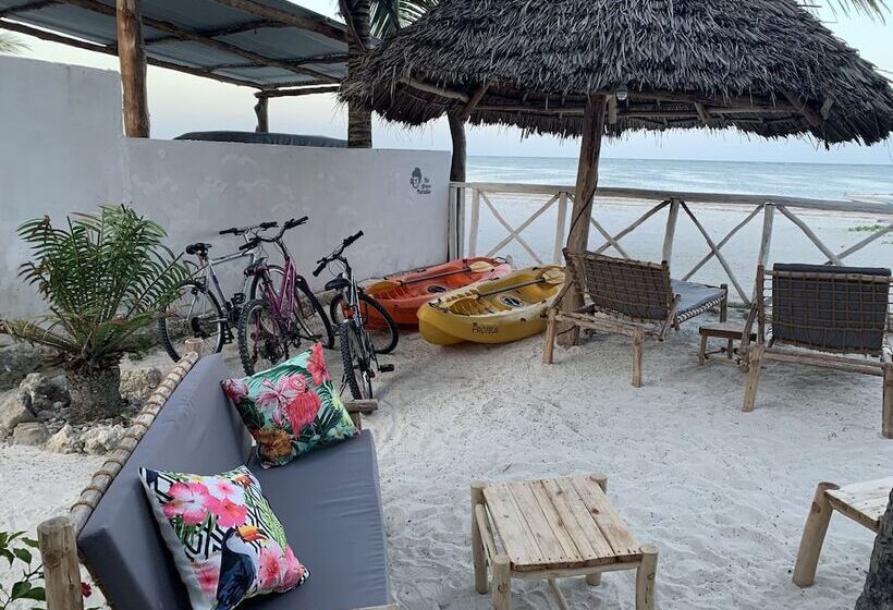 בית מלון כפרי The African Paradise Beach