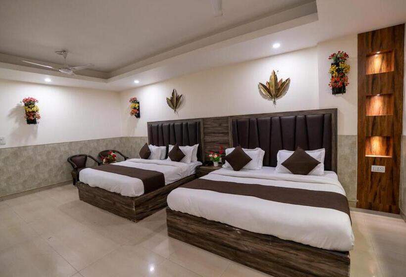 בית מלון כפרי Mahajan International, Delhi Airport