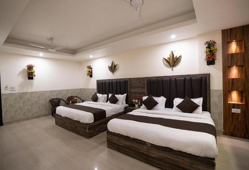 בית מלון כפרי Mahajan International, Delhi Airport