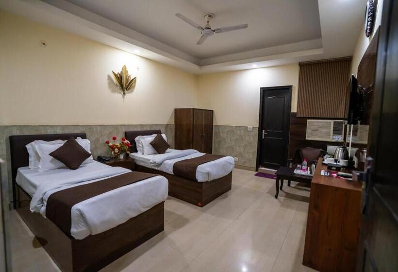 בית מלון כפרי Mahajan International, Delhi Airport