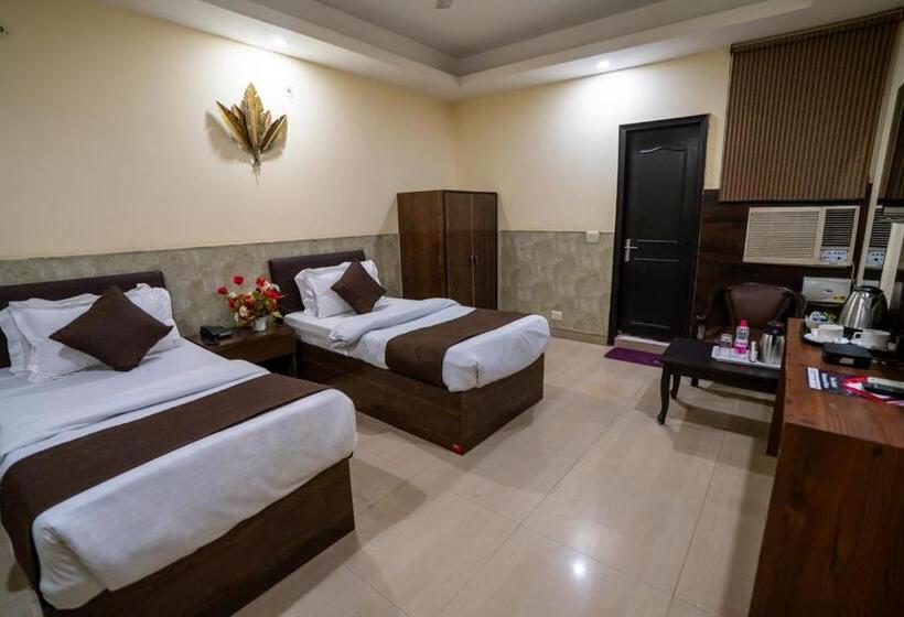 בית מלון כפרי Mahajan International, Delhi Airport