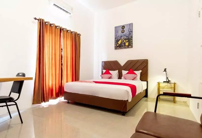 ホテル Capital O 92444 Kamojo Guest House