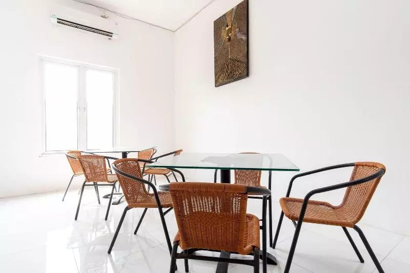 ホテル Capital O 92444 Kamojo Guest House