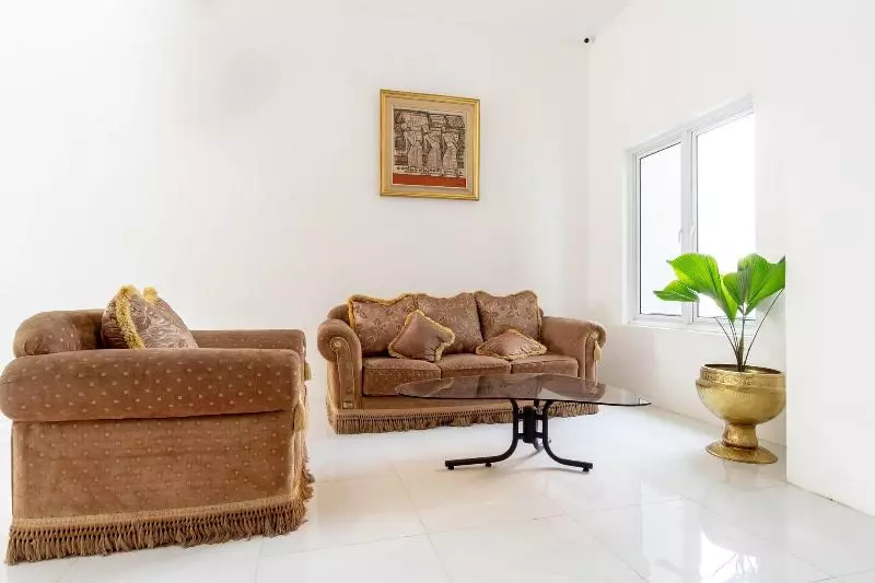 ホテル Capital O 92444 Kamojo Guest House