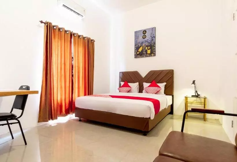 ホテル Capital O 92444 Kamojo Guest House