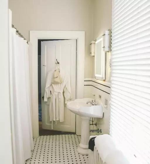 تختخواب و صبحانه The Pinner House