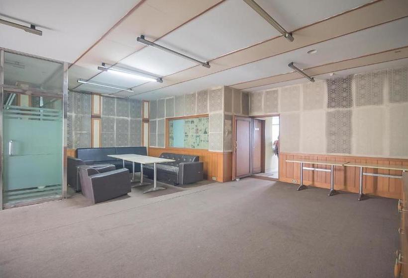 בית מלון כפרי Koolkost Near Setrasari Mall 2