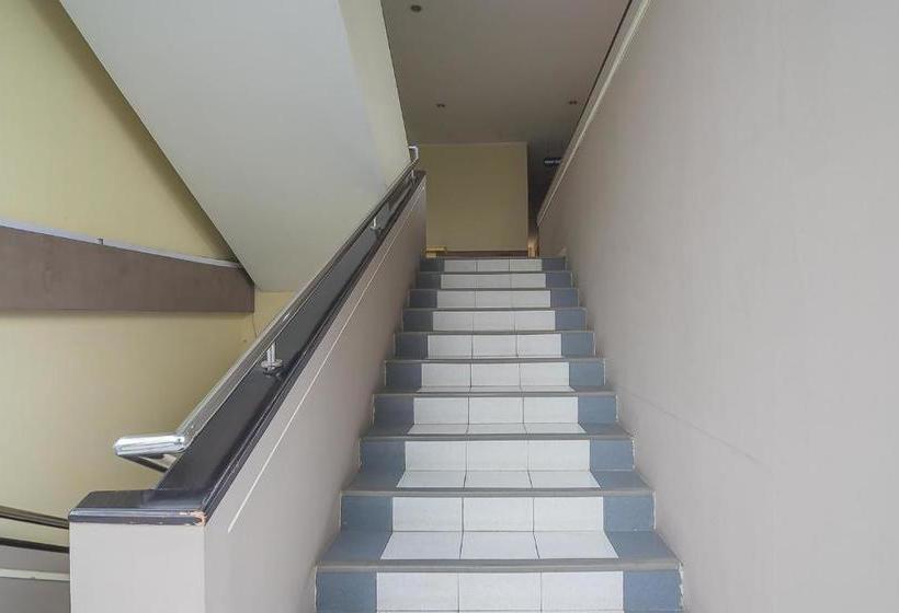 בית מלון כפרי Koolkost Near Setrasari Mall 2