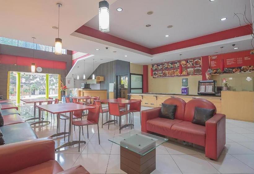 בית מלון כפרי Koolkost Near Setrasari Mall 2