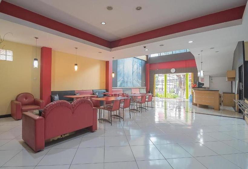 בית מלון כפרי Koolkost Near Setrasari Mall 2