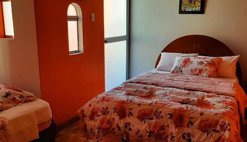 Pension Marlon's House Nasca