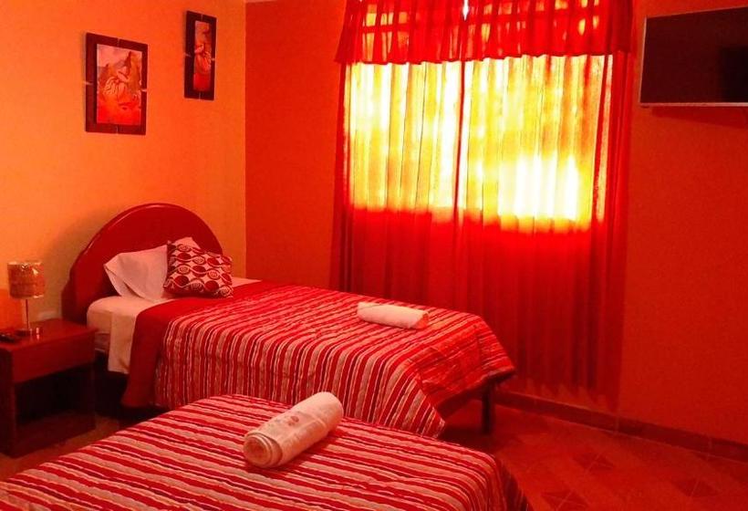 Pension Marlon's House Nasca