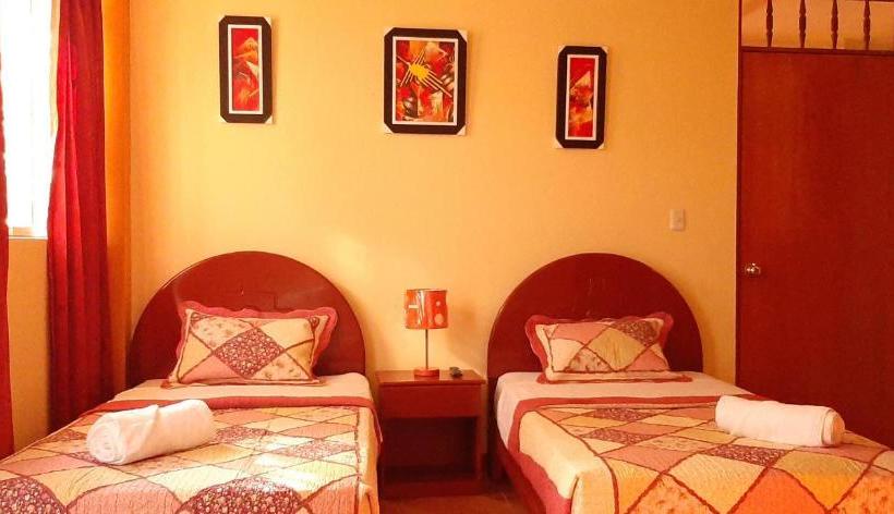 Pension Marlon's House Nasca