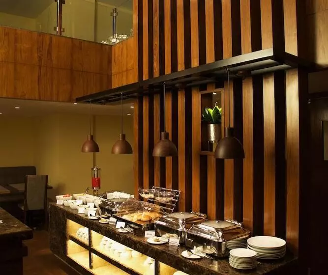 ホテル Grand Kadamba