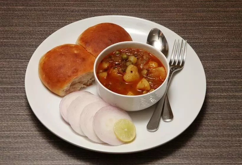 ホテル Grand Kadamba