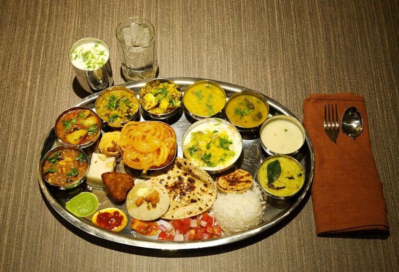 ホテル Grand Kadamba