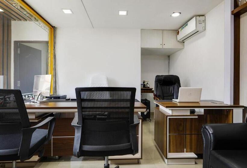 Hotel Spot On 48916 Kpm Tourist Home